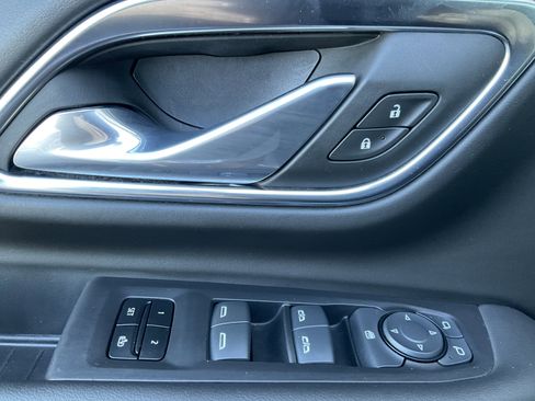 Used 2024 Chevrolet Suburban LT image 24