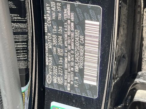 Used 2025 Hyundai Elantra SEL FWD image 22