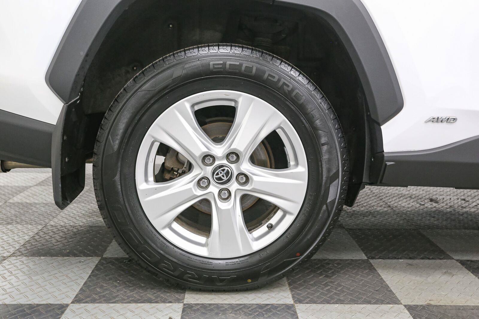 Used 2021 Toyota RAV4 XLE AWD/4WD image 17