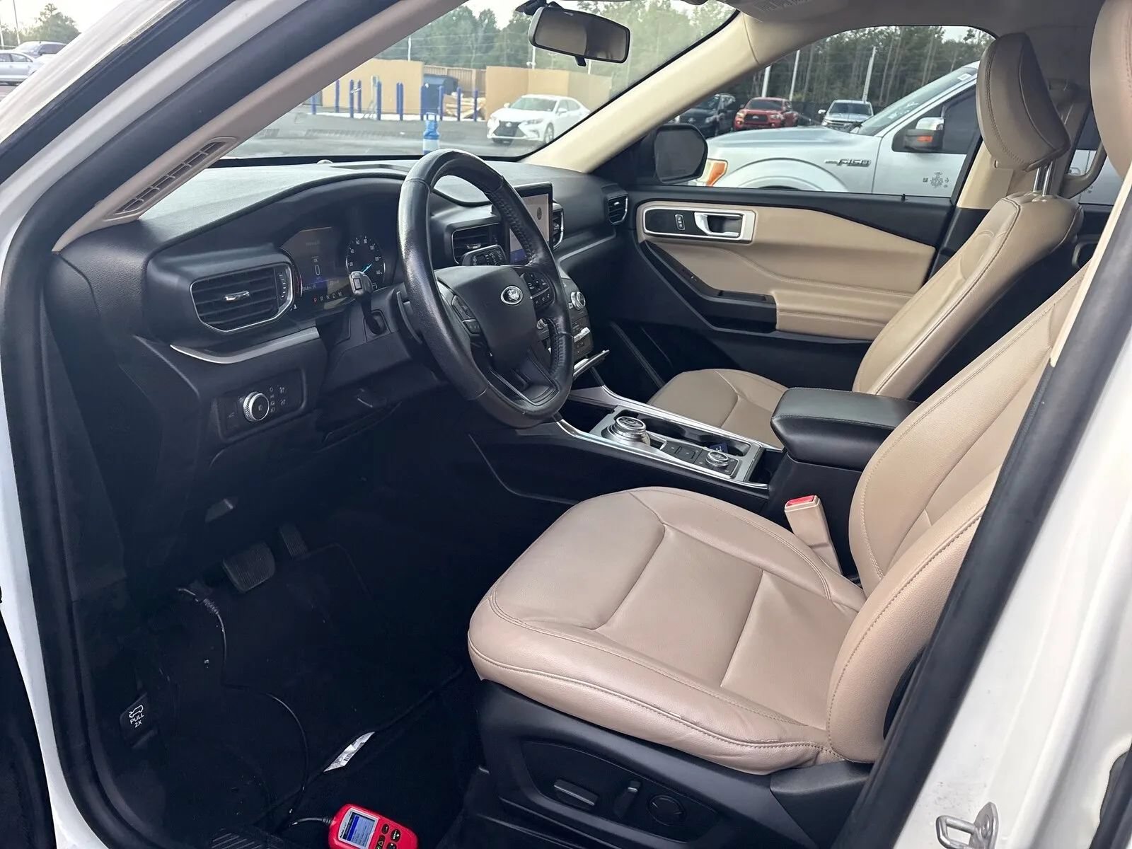 Used 2020 Ford Explorer XLT w/ Equipment Group 202A AWD/4WD image 11