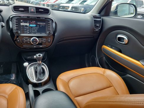 Used 2016 Kia Soul ! w/ Premium Package FWD image 16