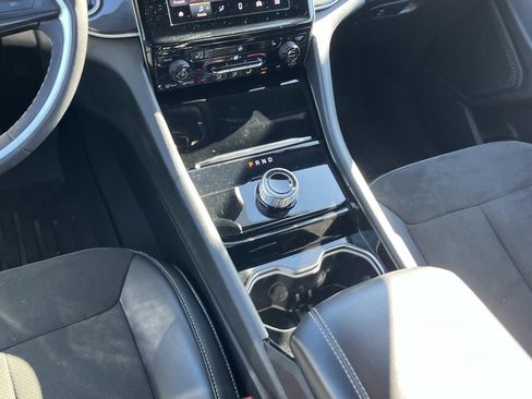 Used 2023 Jeep Grand Cherokee Altitude image 15