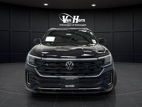 Used 2024 Volkswagen Atlas Cross Sport SEL R-Line AWD/4WD image 2