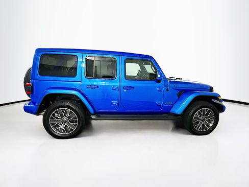 Used 2023 Jeep Wrangler Unlimited Sahara AWD/4WD image 10