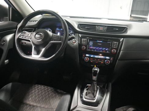 Used 2018 Nissan Rogue SV image 18