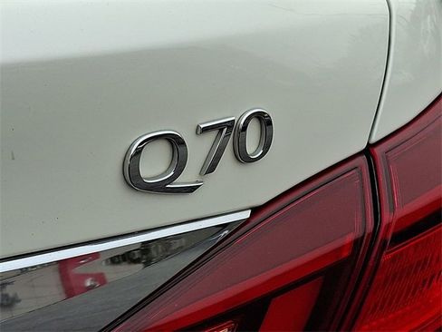 Used 2016 INFINITI Q70 3.7 image 31
