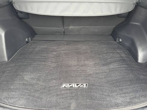 Used 2021 Toyota RAV4 XLE AWD/4WD image 25
