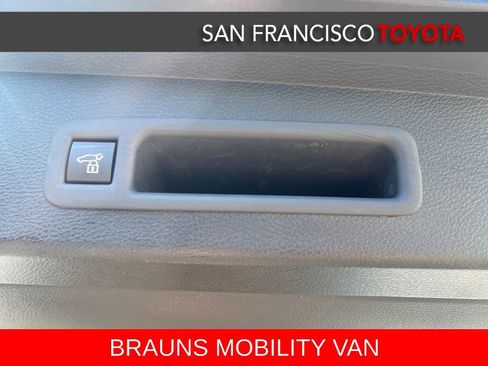 Used 2026 Toyota Sienna XLE FWD image 47