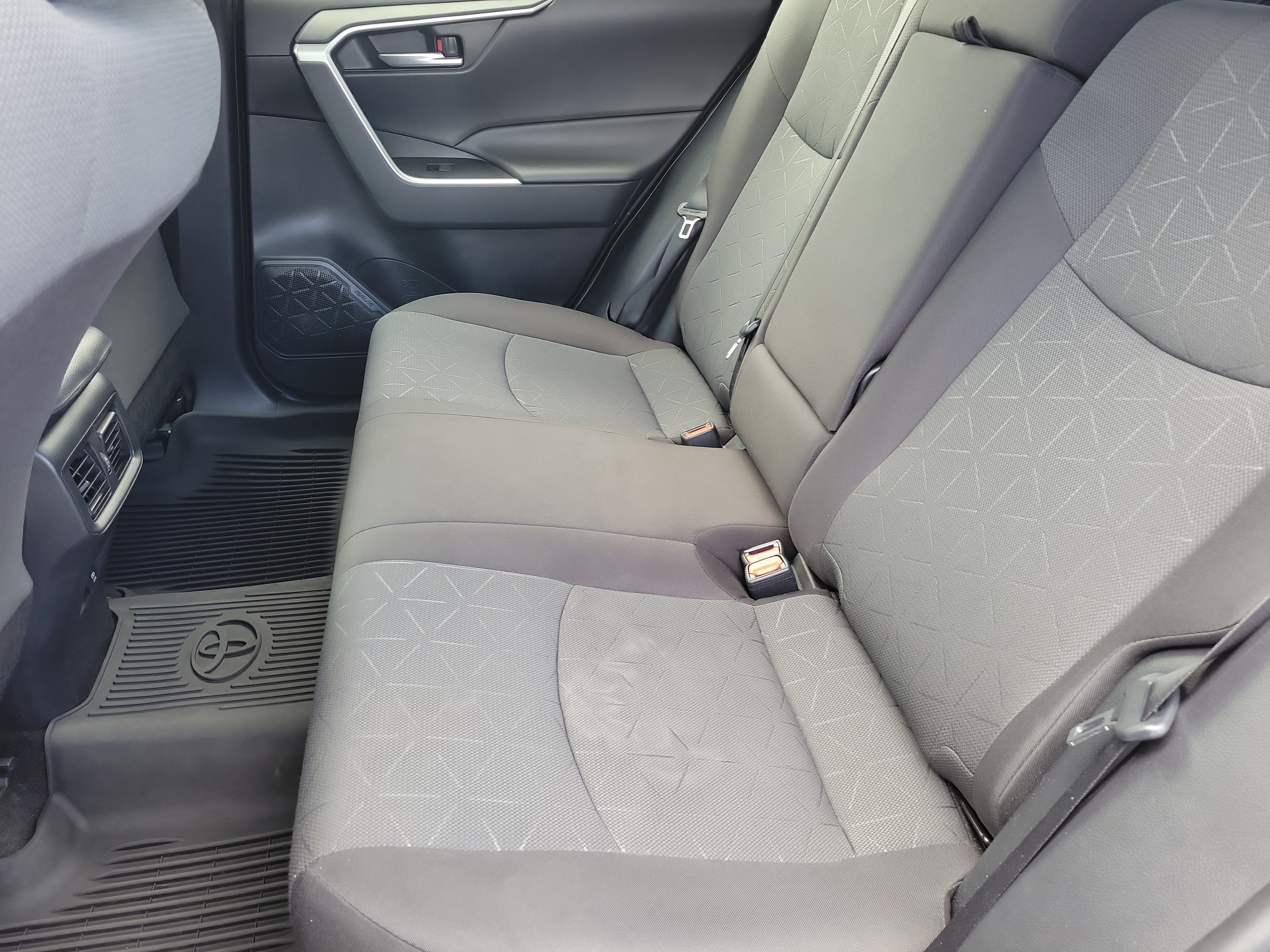 Certified 2021 Toyota RAV4 XLE w/ Convenience Package FWD image 12