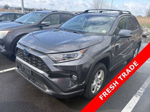 Used 2020 Toyota RAV4 XLE w/ Convenience Package image 1