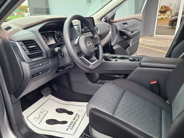 Used 2023 Nissan Rogue SV AWD/4WD image 13
