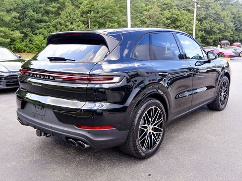 Certified 2025 Porsche Cayenne AWD/4WD image 34