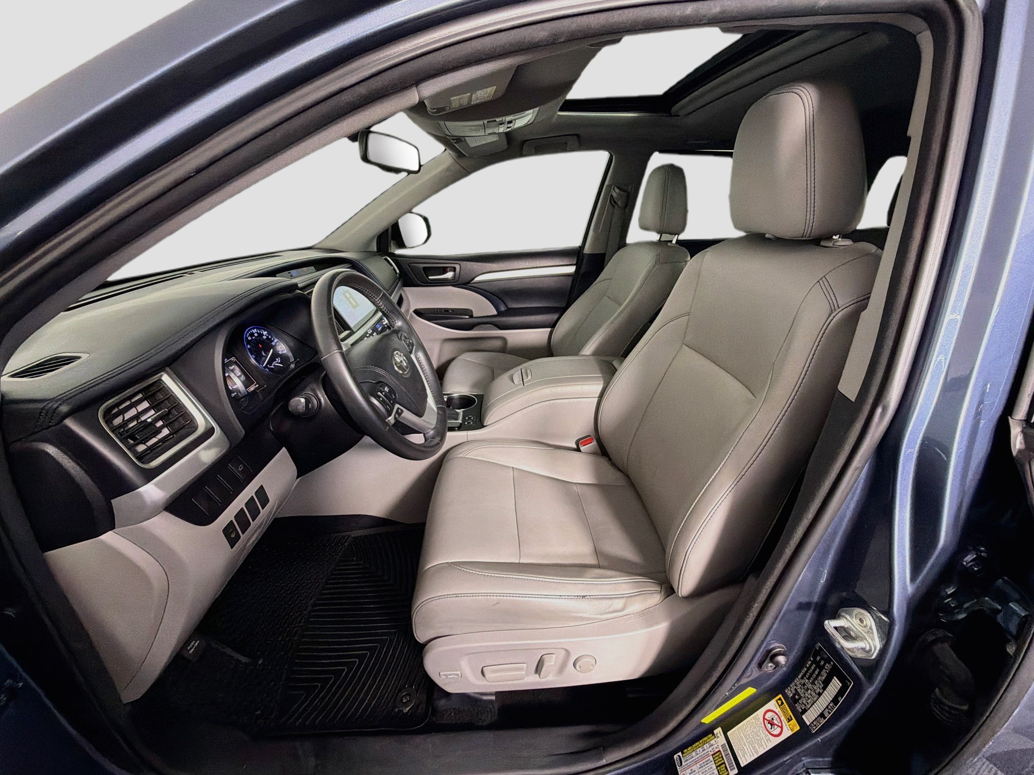 Used 2015 Toyota Highlander XLE FWD image 13