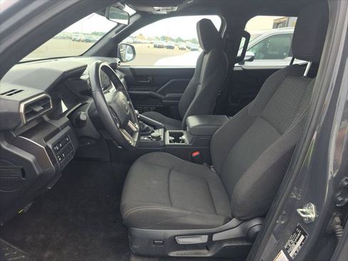 Used 2025 Toyota 4Runner SR5 AWD/4WD image 13