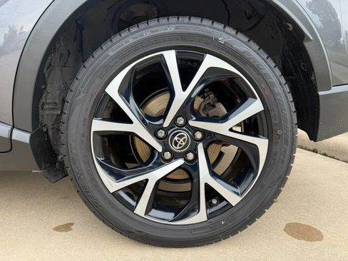 Used 2018 Toyota C-HR XLE FWD image 26