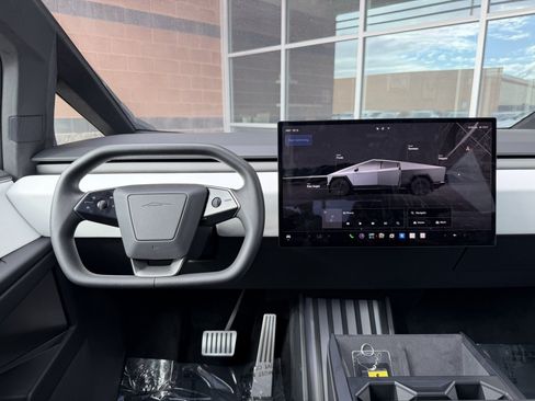 Used 2024 Tesla Cybertruck AWD Crew Cab image 16