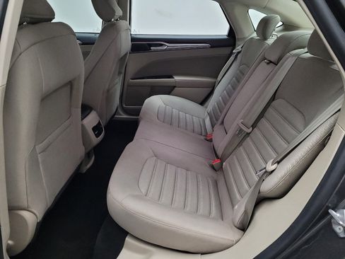 Used 2019 Ford Fusion SE image 18