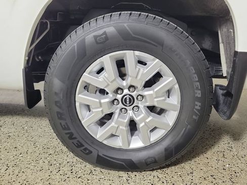 Used 2024 Nissan Frontier SV RWD image 8