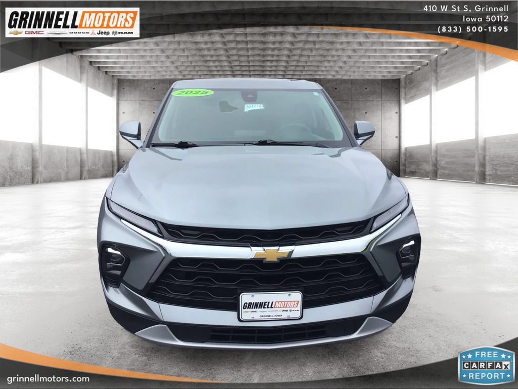 Used 2025 Chevrolet Blazer LT AWD/4WD image 2
