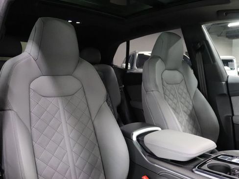 Used 2024 Audi SQ8 Prestige w/ Prestige Package image 23