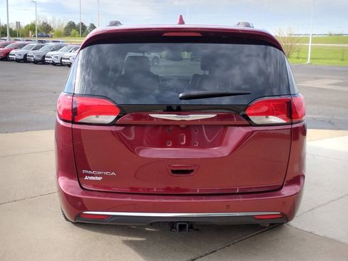 Used 2018 Chrysler Pacifica Touring-L Plus FWD image 6