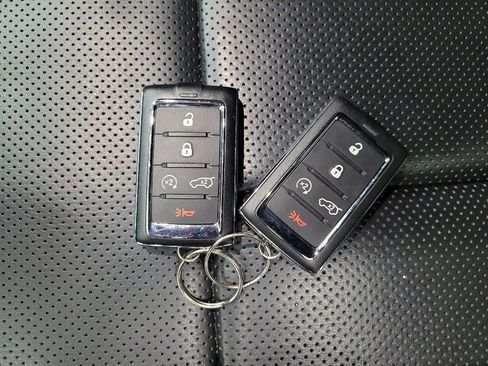 Used 2022 Jeep Grand Cherokee Overland w/ Advanced Protech Group III image 32