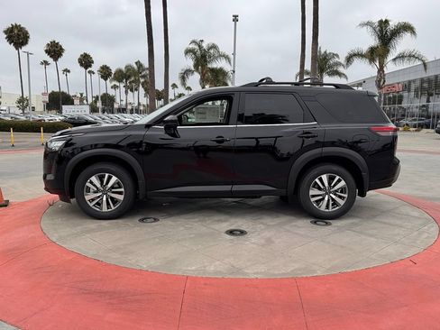 New 2026 Nissan Pathfinder SL FWD image 5