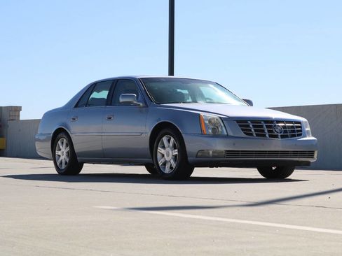 Used 2006 Cadillac DTS Performance image 9