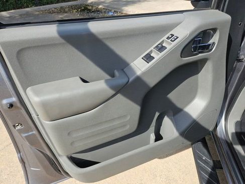 Used 2020 Nissan Frontier SV w/ Midnight Edition Floor Mats image 13