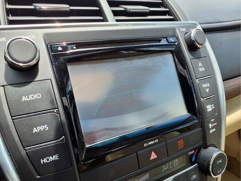 Used 2017 Toyota Camry XLE FWD image 16
