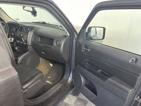 Used 2017 Jeep Patriot High Altitude FWD image 16