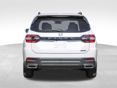 New 2025 Honda Pilot Sport image 3