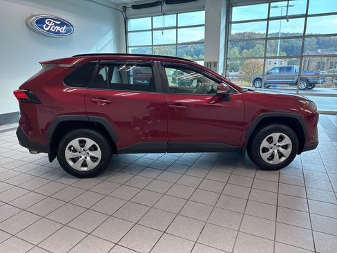 Used 2019 Toyota RAV4 LE image 17