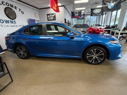 Used 2018 Toyota Camry SE FWD image 13