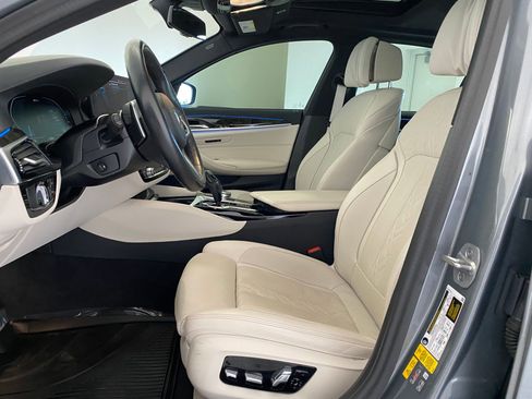 Certified 2023 BMW 530e xDrive w/ M Sport Package image 4