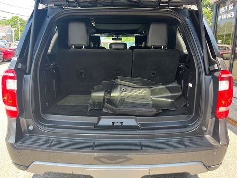 Used 2019 Ford Expedition XLT w/ Equipment Group 202A AWD/4WD image 26