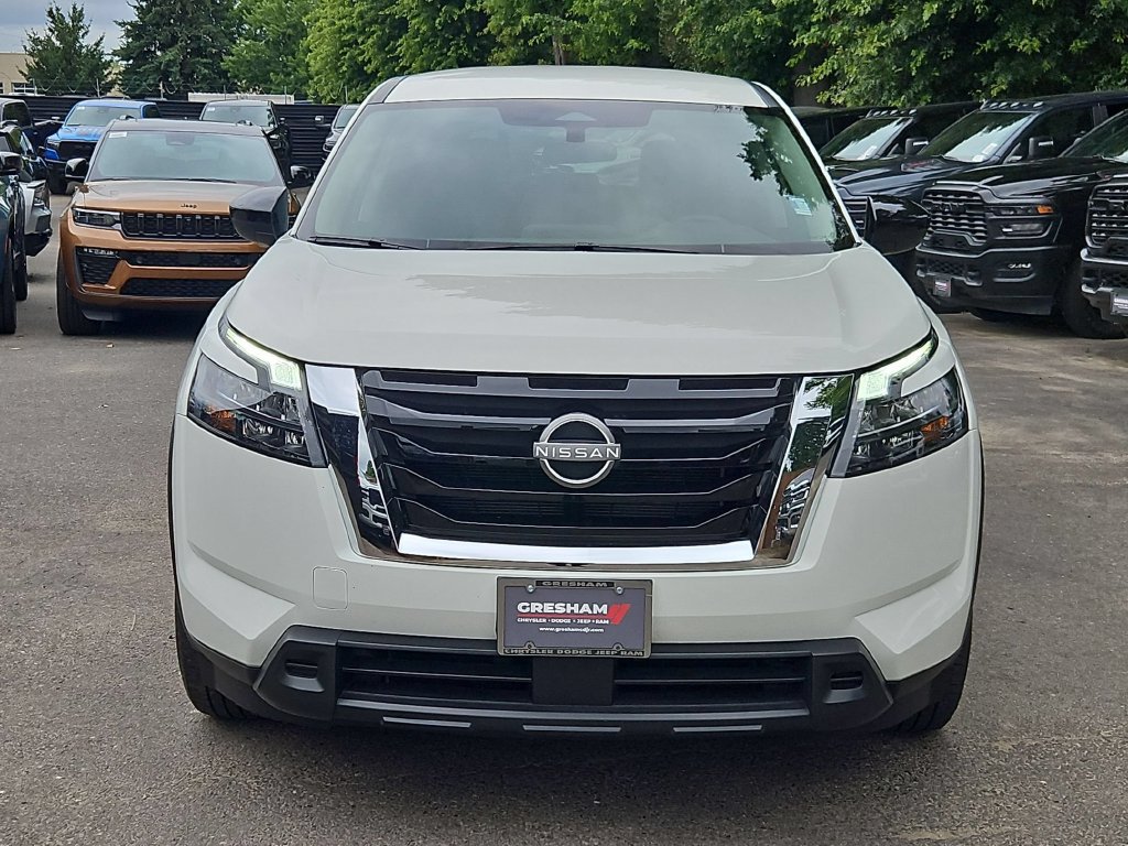 Used 2025 Nissan Pathfinder S AWD/4WD image 2