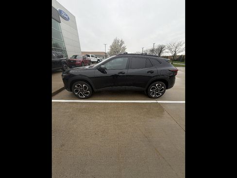 Used 2024 Chevrolet Trax RS w/ Driver Confidence Package image 2