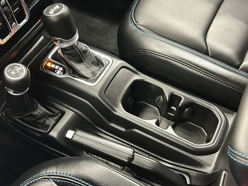 Used 2024 Jeep Wrangler High Altitude image 24