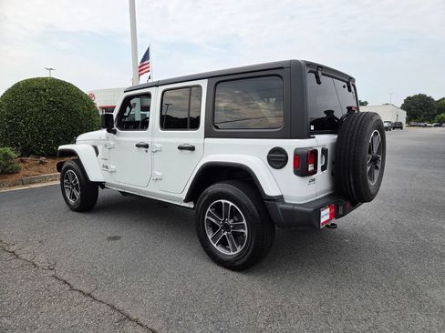 Used 2023 Jeep Wrangler Unlimited Sahara w/ Cold Weather Group AWD/4WD image 9