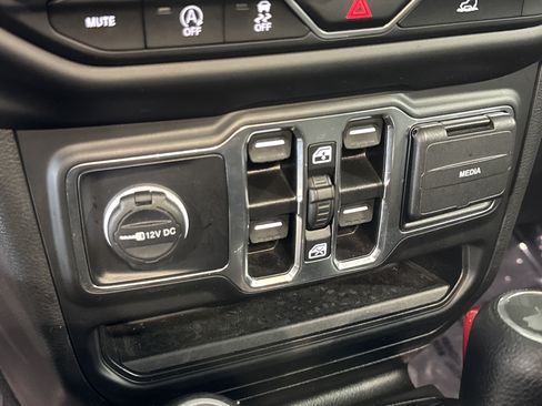 Used 2022 Jeep Wrangler Unlimited Sport AWD/4WD image 27
