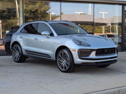 Certified 2026 Porsche Macan AWD/4WD image 7