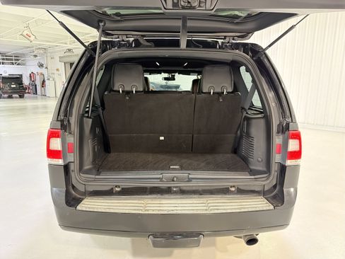 Used 2017 Lincoln Navigator Select RWD image 29