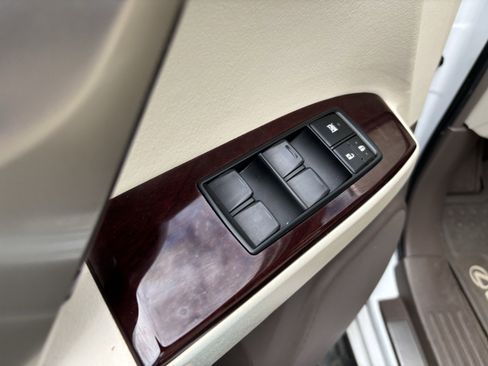 Used 2017 Lexus GX 460 Luxury w/ Sport Design Package image 15