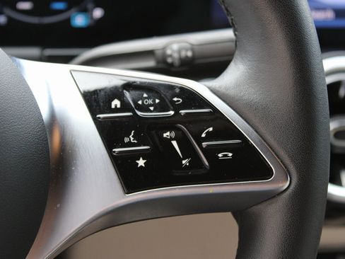 Used 2025 Mercedes-Benz GLA 250 4MATIC image 12