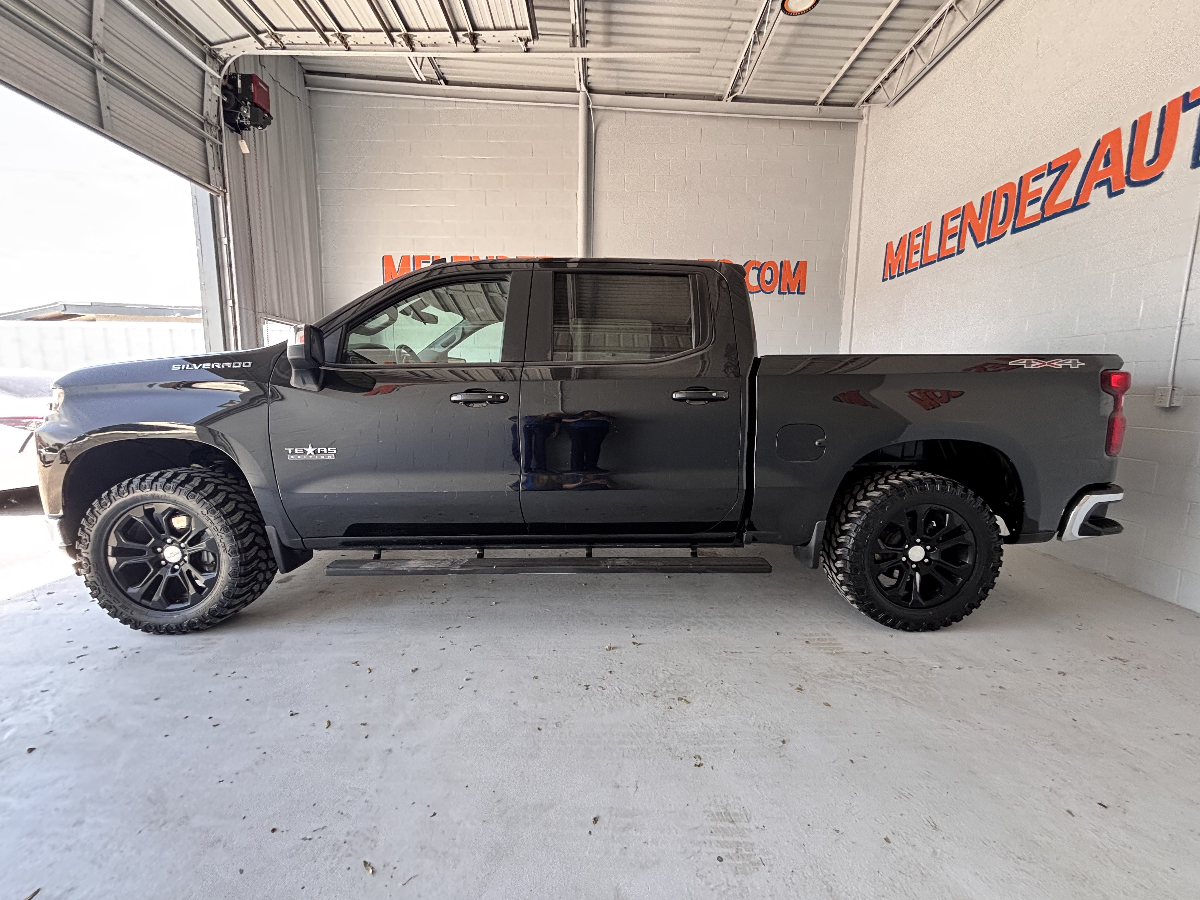 Used 2019 Chevrolet Silverado 1500 LT w/ Texas Edition AWD/4WD image 2