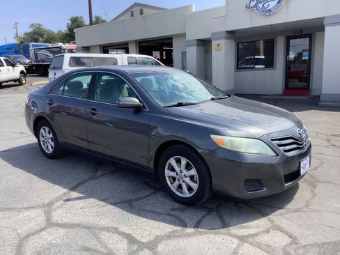 Used 2010 Toyota Camry LE FWD image 5