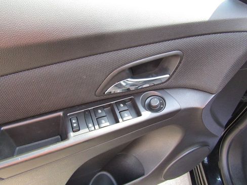 Used 2016 Chevrolet Cruze LT FWD image 9