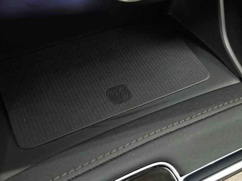 Certified 2025 Volvo XC90 B6 Plus image 30