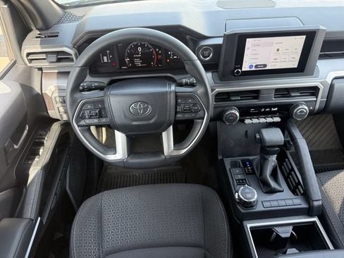 Used 2025 Toyota 4Runner SR5 AWD/4WD image 12